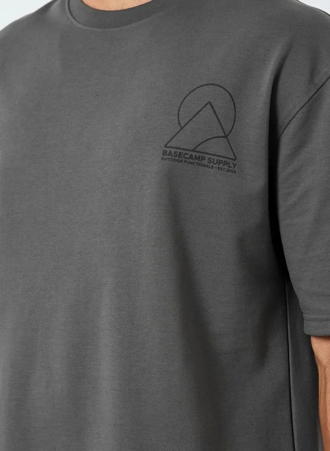 ستايلي طقم منسق من تيشيرت بأكمام قصيرة وشورت للرجال